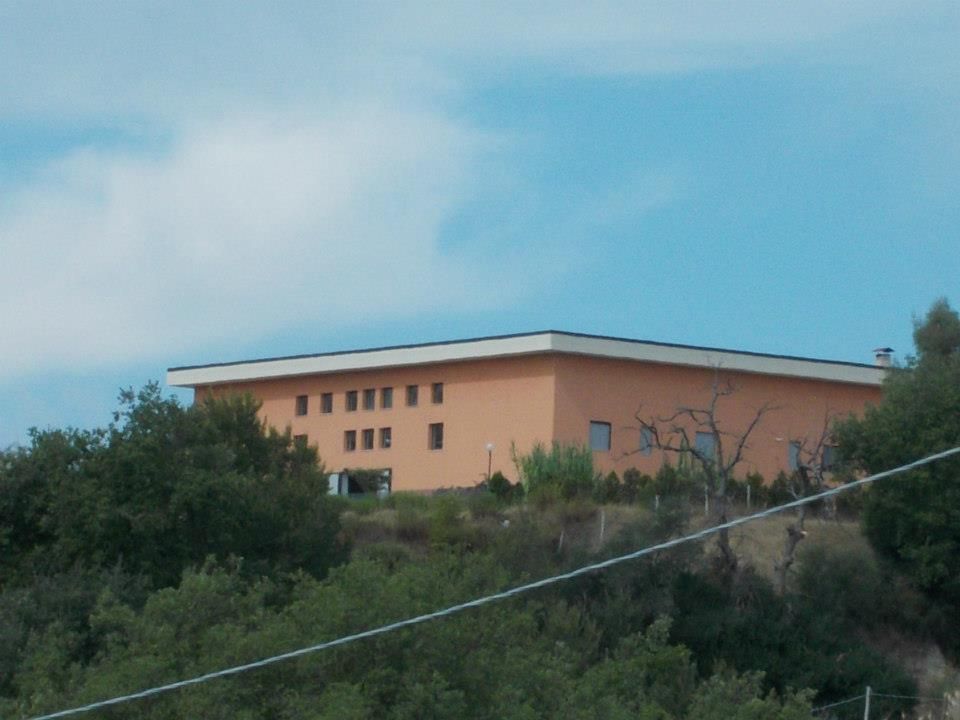 La sede di Cantine Graziano tra gli ulivi